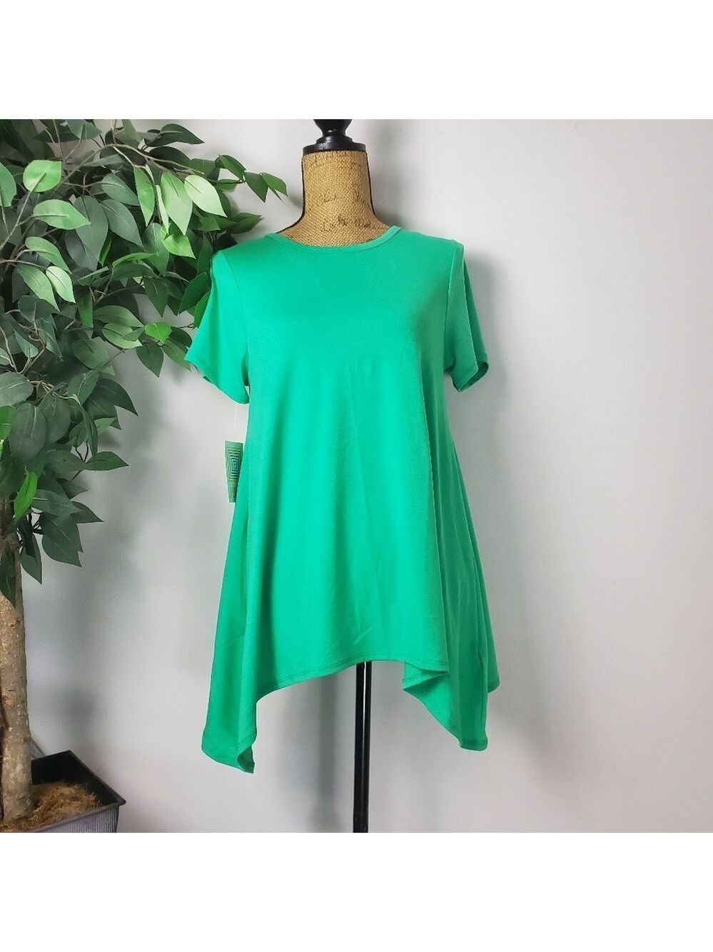 NEW Lularoe Melissa Asymmetrical Shirt Bright Spring Green XS